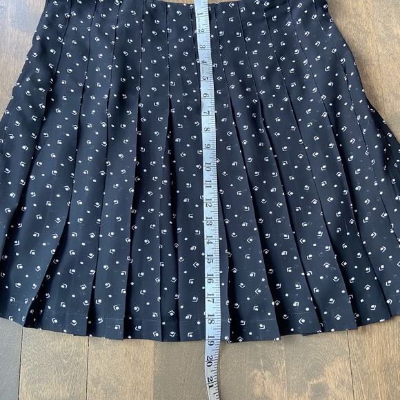 Ralph Lauren black pleated skirt, size 8 - Picture 3 of 4
